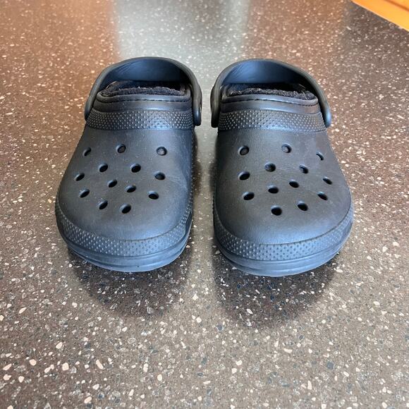 Crocs Faux Fur Lined Clogs Black size M5 W7 Shoes Dual Comfort Slip On 203591 - Picture 6 of 12